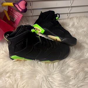 NWT Jordan 6 Retro's Black & Electric Green GS Size 6Y